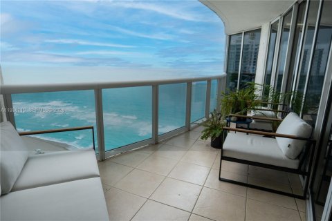 Condominio en venta en Sunny Isles Beach, Florida, 2 dormitorios, 129.69 m2 № 1996375 - foto 4