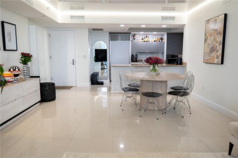Condominio en venta en Sunny Isles Beach, Florida, 2 dormitorios, 129.69 m2 № 1996375 - foto 5