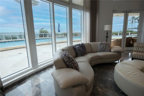 Condominio en venta en Sunny Isles Beach, Florida, 2 dormitorios, 129.69 m2 № 1996375 - foto 22