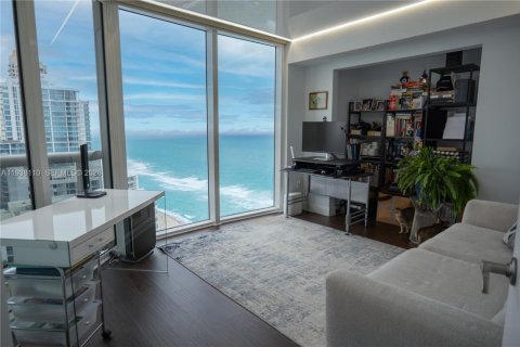 Condominio en venta en Sunny Isles Beach, Florida, 2 dormitorios, 129.69 m2 № 1996375 - foto 19