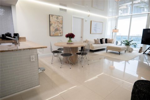 Condominio en venta en Sunny Isles Beach, Florida, 2 dormitorios, 129.69 m2 № 1996375 - foto 9