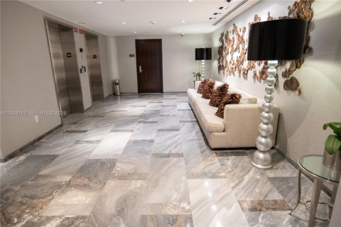 Condominio en venta en Sunny Isles Beach, Florida, 2 dormitorios, 129.69 m2 № 1996375 - foto 28