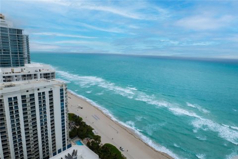 Condominio en venta en Sunny Isles Beach, Florida, 2 dormitorios, 129.69 m2 № 1996375 - foto 3