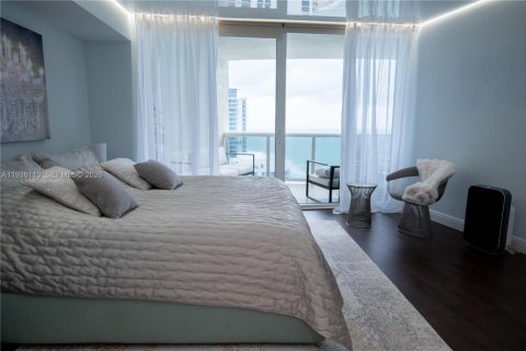 Condominio en venta en Sunny Isles Beach, Florida, 2 dormitorios, 129.69 m2 № 1996375 - foto 11