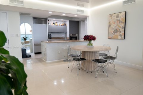 Condominio en venta en Sunny Isles Beach, Florida, 2 dormitorios, 129.69 m2 № 1996375 - foto 6