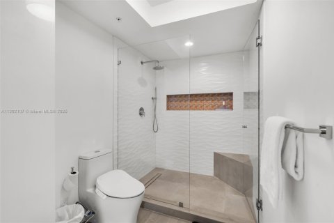 Condominio en venta en Miami Beach, Florida, 1 dormitorio, 87.33 m2 № 1953478 - foto 16