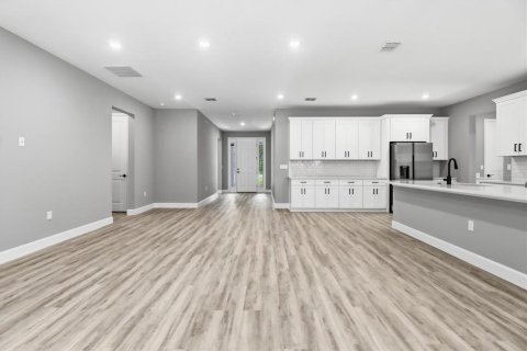 House in Ocala, Florida 4 bedrooms, 230.21 sq.m. № 2202254 - photo 8