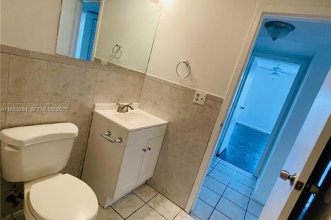 Condominio en alquiler en Lauderdale Lakes, Florida, 2 dormitorios, 113.34 m2 № 1989108 - foto 23