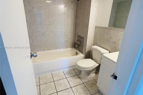 Condominio en alquiler en Lauderdale Lakes, Florida, 2 dormitorios, 113.34 m2 № 1989108 - foto 8