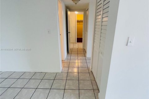 Condominio en alquiler en Lauderdale Lakes, Florida, 2 dormitorios, 113.34 m2 № 1989108 - foto 21