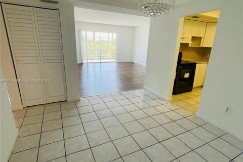 Condominio en alquiler en Lauderdale Lakes, Florida, 2 dormitorios, 113.34 m2 № 1989108 - foto 7