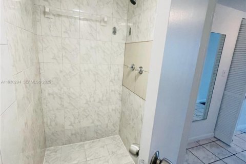 Condominio en alquiler en Lauderdale Lakes, Florida, 2 dormitorios, 113.34 m2 № 1989108 - foto 28