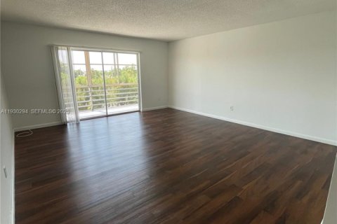 Condominio en alquiler en Lauderdale Lakes, Florida, 2 dormitorios, 113.34 m2 № 1989108 - foto 18