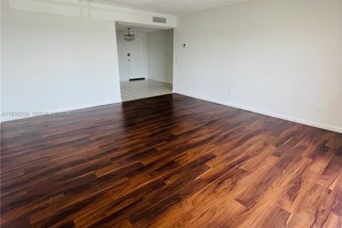 Condominio en alquiler en Lauderdale Lakes, Florida, 2 dormitorios, 113.34 m2 № 1989108 - foto 9