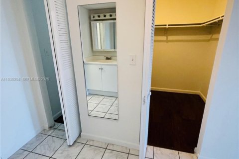 Condominio en alquiler en Lauderdale Lakes, Florida, 2 dormitorios, 113.34 m2 № 1989108 - foto 30