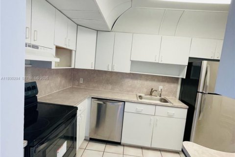 Condominio en alquiler en Lauderdale Lakes, Florida, 2 dormitorios, 113.34 m2 № 1989108 - foto 16