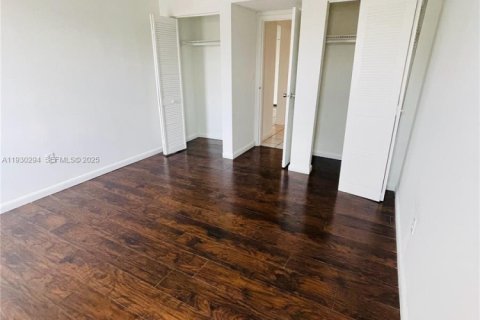 Condominio en alquiler en Lauderdale Lakes, Florida, 2 dormitorios, 113.34 m2 № 1989108 - foto 11