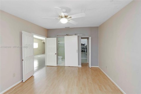 Adosado en venta en Miami, Florida, 3 dormitorios, 133.87 m2 № 2045276 - foto 11