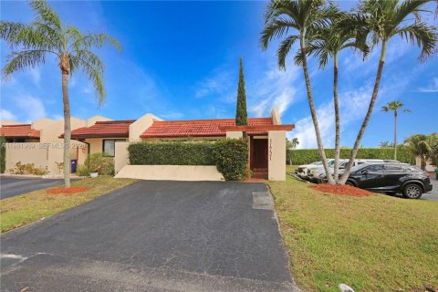 Adosado en venta en Miami, Florida, 3 dormitorios, 133.87 m2 № 2045276 - foto 2