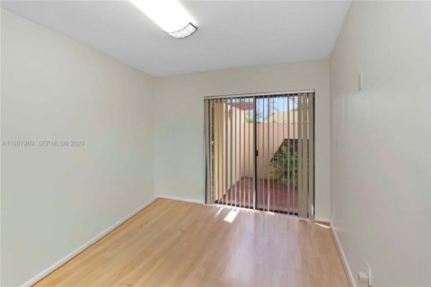 Adosado en venta en Miami, Florida, 3 dormitorios, 133.87 m2 № 2045276 - foto 15