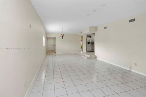 Adosado en venta en Miami, Florida, 3 dormitorios, 133.87 m2 № 2045276 - foto 5