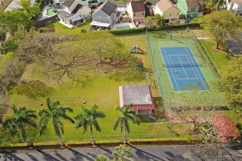 Adosado en venta en Miami, Florida, 3 dormitorios, 133.87 m2 № 2045276 - foto 18