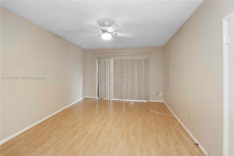 Adosado en venta en Miami, Florida, 3 dormitorios, 133.87 m2 № 2045276 - foto 10