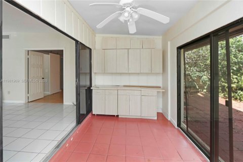 Adosado en venta en Miami, Florida, 3 dormitorios, 133.87 m2 № 2045276 - foto 9