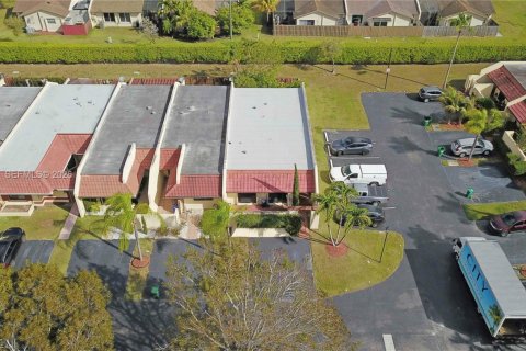 Adosado en venta en Miami, Florida, 3 dormitorios, 133.87 m2 № 2045276 - foto 19