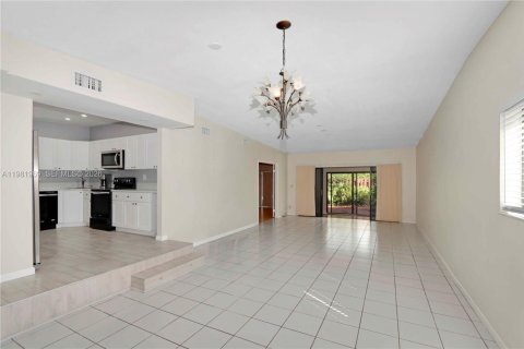 Adosado en venta en Miami, Florida, 3 dormitorios, 133.87 m2 № 2045276 - foto 4