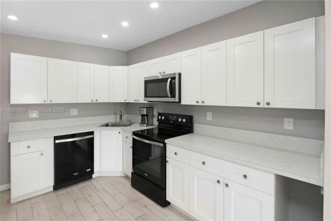 Adosado en venta en Miami, Florida, 3 dormitorios, 133.87 m2 № 2045276 - foto 3