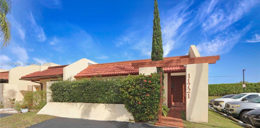 Adosado en Miami, Florida 3 dormitorios, 133.87 m2 № 2045276