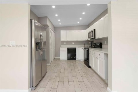 Adosado en venta en Miami, Florida, 3 dormitorios, 133.87 m2 № 2045276 - foto 7