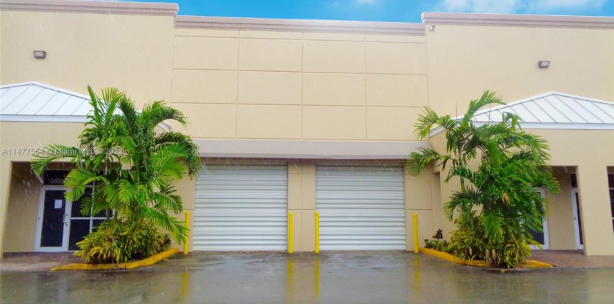 Immobilier commercial à Sunrise, Floride № 810769