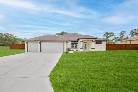 Casa en Weeki Wachee, Florida 4 dormitorios, 200.85 m2 № 2101196