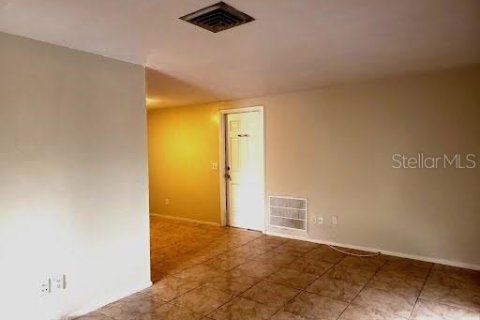 House in Port Richey, Florida 2 bedrooms, 79.9 sq.m. № 1919717 - photo 3