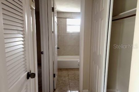 House in Port Richey, Florida 2 bedrooms, 79.9 sq.m. № 1919717 - photo 12