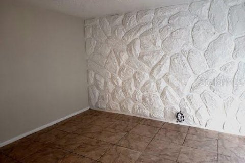 House in Port Richey, Florida 2 bedrooms, 79.9 sq.m. № 1919717 - photo 9