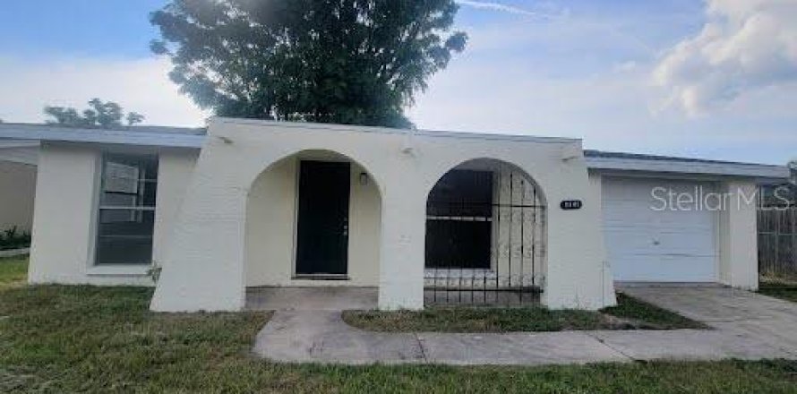 House in Port Richey, Florida 2 bedrooms, 79.9 sq.m. № 1919717