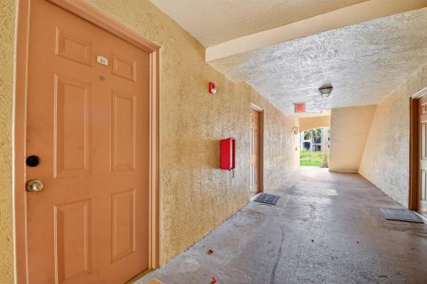 Купить кондоминиум в Уэст-Палм-Бич, Флорида 4 комнаты, 120.77м2, № 2084155 - фото 5