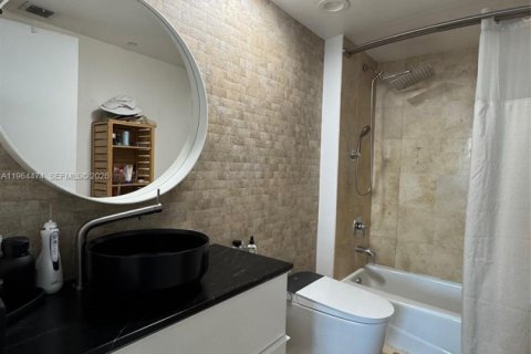 Condominio en venta en Hallandale Beach, Florida, 3 dormitorios, 171.03 m2 № 2027335 - foto 22