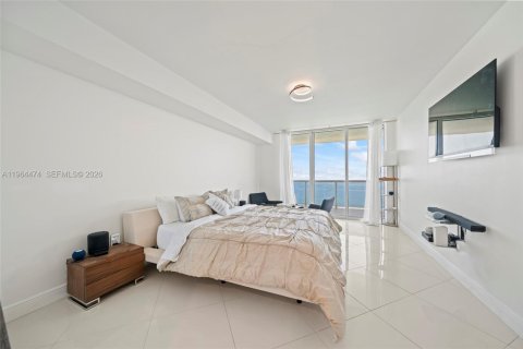 Condominio en venta en Hallandale Beach, Florida, 3 dormitorios, 171.03 m2 № 2027335 - foto 15