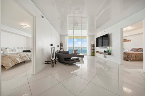 Condominio en venta en Hallandale Beach, Florida, 3 dormitorios, 171.03 m2 № 2027335 - foto 12