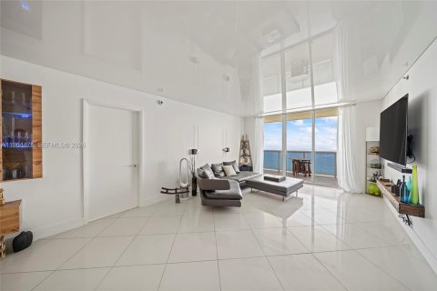 Condominio en venta en Hallandale Beach, Florida, 3 dormitorios, 171.03 m2 № 2027335 - foto 13
