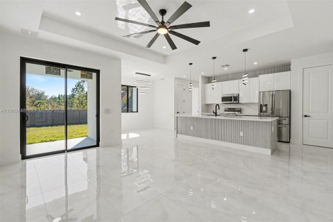 Купить виллу или дом в Лихай-Эйкерс, Флорида 3 спальни, 155.52м2, № 2025706 - фото 5