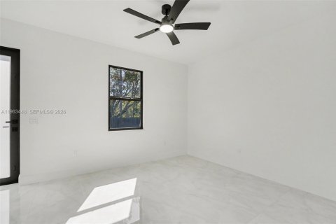 Купить виллу или дом в Лихай-Эйкерс, Флорида 3 спальни, 155.52м2, № 2025706 - фото 19