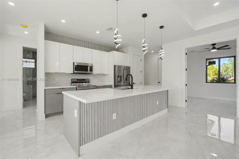 Купить виллу или дом в Лихай-Эйкерс, Флорида 3 спальни, 155.52м2, № 2025706 - фото 11