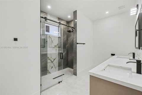 Купить виллу или дом в Лихай-Эйкерс, Флорида 3 спальни, 155.52м2, № 2025706 - фото 13