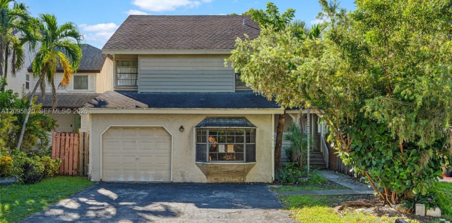 Casa en Miami, Florida 3 dormitorios, 192.59 m2 № 2384907
