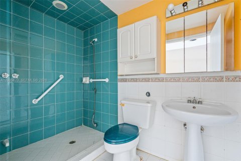 Casa en venta en Miami, Florida, 3 dormitorios, 192.59 m2 № 2384907 - foto 24